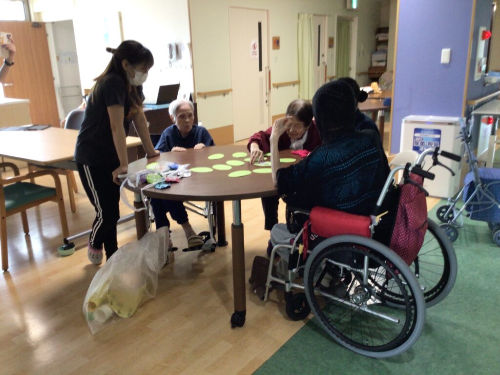 実習生とレクリエーション参加