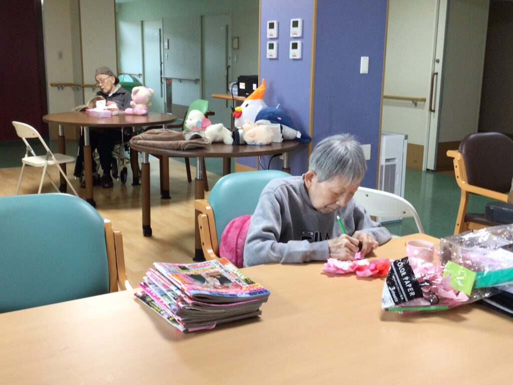 【あやめ】あやめに桜が咲きました！