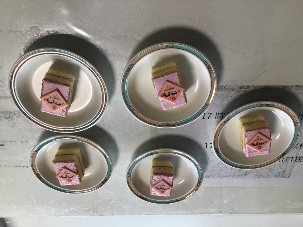 【あやめ】ひな祭りで美味しいケーキを召し上がりました🍰🎵