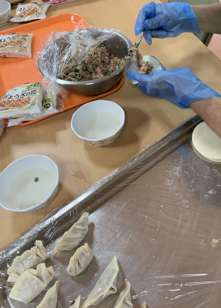 餃子を焼きました！！